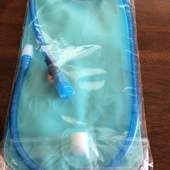 NWOT KOOVAGI Hydration Backpack with CHERAINTI Water Bladder - Picture 6 of 9